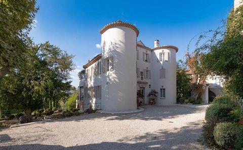 Located in the heart of the picturesque village of Saint-Paul-en-Fôret this castle of 680 m2 will enchant you. The property is within walking distance to the shops and restaurants, 5min drive from the golf of Terre Blanche and less than an hour from ...