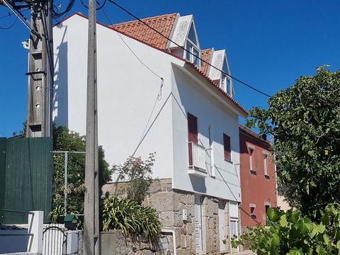 3 bedroom villa located in Paranhos da Beira, in Serra da Estrela, about 8 kilometers from the city of Seia. Here are some important points about the property: Fully refurbished villa. 3 bedrooms, two of them with balcony. 2 WC. Fully equipped kitche...