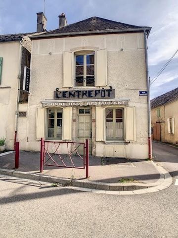EXCLUSIVE: Come and discover in Rouvray this former Bar / Restaurant.which offers on the ground floor a beautiful living room of about 64 m² with a bar where conviviality is already present in the premises because it was the old dining room, a fitted...