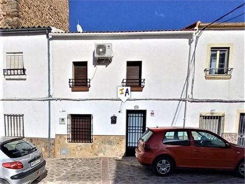 Dit volledig gerenoveerde, mooi ingerichte herenhuis in Martos, in de provincie Jaen, Andalusië, Spanje, zit boordevol mogelijkheden. Een geweldig familiehuis met veel leefruimte buiten, een prachtige grote speelkamer of familiebijeenkomst apart van ...
