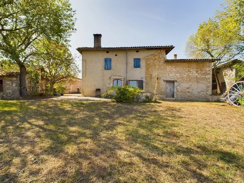 EXCLUSIVE TO BEAUX VILLAGES! Approximately 10 kms from Gaillac and reached via a tree lined drive, this old, yet renovated, wine growers house is surrounded by several small houses in various states of repair. The main renovated house comprises a liv...