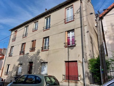 Exclusively in the town of Epinay-sur-Seine! Apartment sold rented (serious tenant) Located 150 meters from the tramway line T8 (Les mobiles) In a small condominium composed of 10 apartments, discover this two-room apartment of about 33m². It is comp...