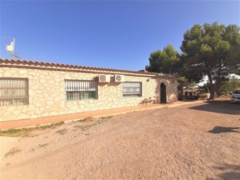 Corporación Inmobiliaria Lorca, verkoopt dit geweldige huis in het gebied van Purias, gelegen in een van de beste wijken. Het heeft een fantastische oriëntatie op het zuiden, met uitzicht op de boomgaard van Lorca, met uitzicht op een gebied met een ...