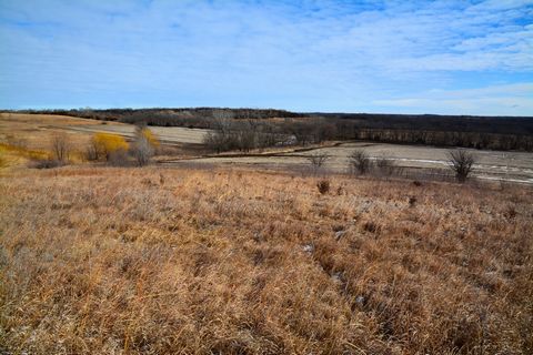 Great country life with awesome views!  Raeta Estates Build Site - what a spectacular place to build your new dream home on this 10.3 acre lot. Only minutes from Lawrence and Topeka Ks, the Estates is set up with paved roads with electricity and wate...