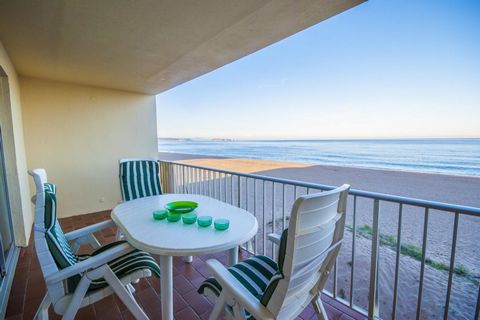 Eenvoudig appartement van 44 m2 gelegen in Pals Playa, vlak aan zee en op 100 m van het centrum. Gelegen in het noordoosten van het Iberisch schiereiland biedt deze plek aan de Costa Brava van Spanje een regenboog van kleuren en gevoelens. Het helder...