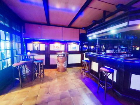 Beautiful pub / cocktail bar for sale in the center of Torremolinos.~~It consists of two floors and a garage space:~* On the main floor we find a large covered outdoor terrace that leads us to the entrance of this large 98-meter cocktail bar, fully e...
