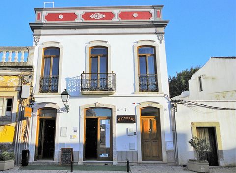 This is a rare opportunity to purchase a large townhouse in a typical Portuguese village, comprising of an established restaurant and two apartments. This property has been renovated to a high standard and is in a prime location within Estói, a typic...