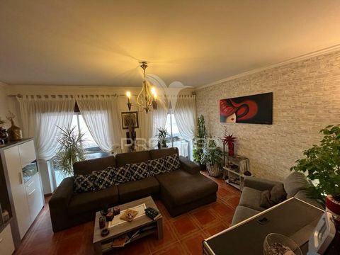 2 bedroom apartment in excellent condition in the center of Ourém. Close to the Sanctuary of Fatima. ➡️Privileged location next to all services, schools, institutions and hypermarket area ➡️Excellent condition. It is planned to soon repaint the exter...