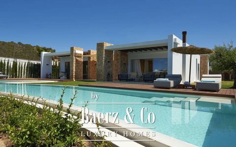 Newly built villa overlooking the sea and the famous sunsets of Ibiza. Modern design, has exceptional furnishings and luxurious amenities Bali. It is located within a residential community with 24-hour security. A few minutes drive from the most beau...