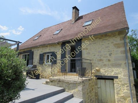 Close to Hautefort, a charming stone house on 570 m² of land. In a peaceful hamlet, this nicely renovated house with about 114 m² of living space offers you the peace and quiet of the countryside. Through this terrace, you reach the ground floor comp...