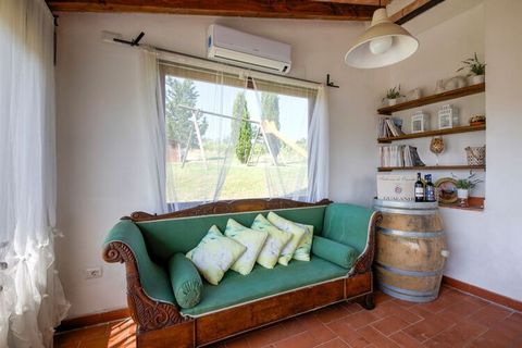 Create unforgettable memories in this holiday home for 4 guests in Orciatico, which features a shared swimming pool, a shared bubble bath, and a shared garden with sweeping views of the vineyards. With 1 bedroom, this property is ideal for a family. ...