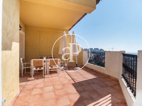 145 sqm furnished house with Terrace and views in Cullera.The property has 3 bedrooms, 3 bathrooms, swimming pool, parking space, fitted wardrobes, balcony and storage room. Ref. VV2302073 Features: - SwimmingPool - Terrace - Furnished - Balcony