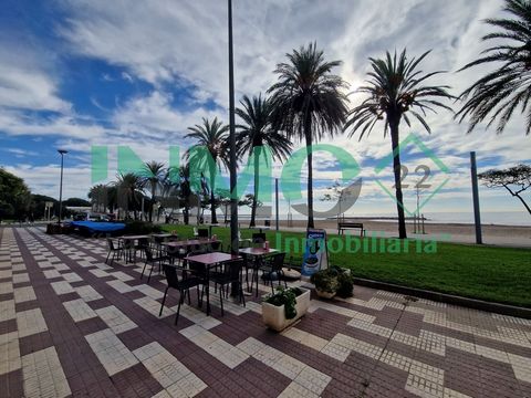 Restaurant on the seafront in the area of La Llosa in Cambrils. The premises of about 80m2 are divided between a lounge for about 24 people, a terrace at level for about 28 more people, bathrooms, bar area and kitchen equipped with storage. In the be...