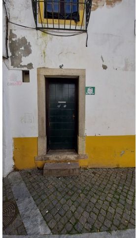 Commercial space for sale in Beja, consisting of two rooms and bathroom. Located in the centre of Beja, in a very busy and pedestrian area. Contact Casa10 for more information or to schedule a visit. Energy Rating: C #ref:LOC_1377