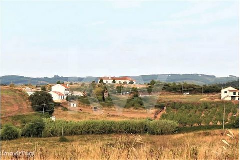Farm V6 Inserted in Land of 49000 M2 Splendid business opportunity, House T6 in good condition inserted in land of 49000 m2. From the top of the villa, we share the experience of the two wings of the villa, each heated by the warmth of two fireplaces...