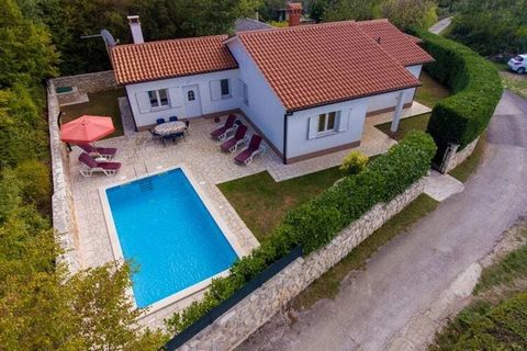 You can't get more privacy than this! Holiday home Mia is a small, homely accommodation for up to 6 people near Labin, in the immediate vicinity of the center and the sea, in a rural location.