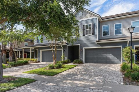 Spacious, updated 3 BR/2.5 BA townhome w/ 2 CAR GARAGE located in Willowcove Park in the heart of Nocatee. Tile floors throughout main level. The gourmet kitchen has granite counters, SS appliances, a large island, pendant lighting, a trash pull out ...
