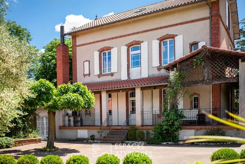 Halfway between ALBI and RODEZ, this magnificent mansion built at the end of the 19th century unfolds its 225m2 of living space in the heart of a green setting with multiple hundred-year-old trees. As soon as you enter, the tone is set: character, hi...