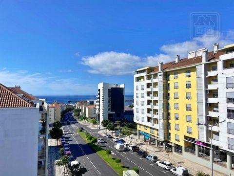 We present this sophisticated 3 bedroom duplex flat, for sale with existing furniture and equipment, completely refurbished recently, ideal for those looking for comfort and a privileged location in the city of Ponta Delgada (Urbe Oceanus - Avenida D...