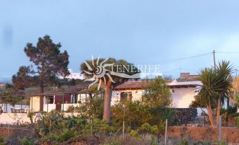 Dieses Landhaus befindet sich in der Calle la Quinta, 38677, Adeje, Santa Cruz de Tenerife, in Taucho. Es ist ein Landhaus mit 184 m2, von denen 160 m2 nützlich sind und über 2 Zimmer und 1 Badezimmer verfügen. Weitere ... />Features: - Terrace - Bar...