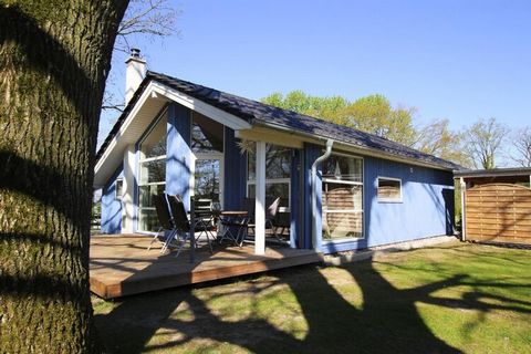 In 2016 gebouwd vakantiehuis in een klein vakantiedorp aan het Dümmermeer met open haard, sauna, roeiboot en gratis WiFi. Uw liefdevol ingerichte vakantiehuis is een ideaal startpunt voor tal van activiteiten. Als het weer niet zo goed is, maak het u...