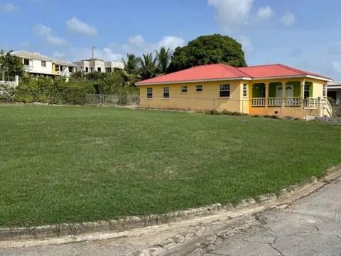 Geprijsd om te gaan! Ontdek de perfecte gelegenheid om een eersteklas stuk land te bezitten in Heywoods, St. Peter, Barbados. Genesteld op een serene en gewilde locatie, ligt dit ruime perceel op slechts een steenworp afstand van de ongerepte strande...