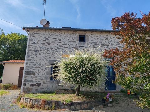 Côté Particuliers vous propose de découvrir cette demeure, dont la base date de 1789, dans une commune au calme proche de Cholet. Ce bien vous offrira le calme de la campagne avec ses 962m2 de terrain, et le plaisir de se rafraichir avec sa piscine d...