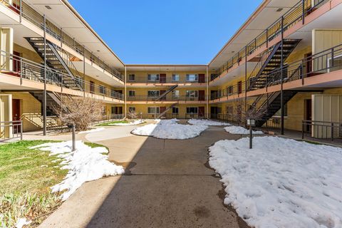 FANTASTIC LOCATION 1/2 BLOCK TO THE CU CAMPUS! One-bed/one-bath condo near the heart of CU with mountain views!. Walking distance to campus, the Hill, Chautauqua Park, and Basemar Shopping Center. Open floor plan w/ large bedroom. BRAND NEW paint, ca...