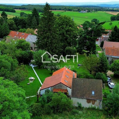 Located in Nades (03450), this house benefits from a peaceful and green setting, offering an ideal environment for nature lovers. The city offers a pleasant living environment, while being easily accessible by main roads. On a plot of 2060 m², this p...