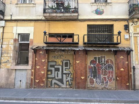 Great opportunity to acquire this excellent commercial premises to renovate, in the city of Barcelona. This premises is located on Carrer d'Olivera in the district of Sants-Montjuïc in a four-storey building above ground, for residential and tertiary...