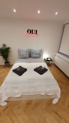 Das Apartment ist komplett neu renoviert. Es ist mit allem ausgestattet. Es verfügt über einen Balkon, Spülmaschine und selbstverständlich auch über eine Nespresso und ein Smart-TV. Das Apartment liegt im beliebten Belgischen Viertel, nah am Aachener...