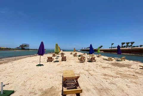 Balkan Beach Resort. Situato a Al-Ahyaa. Hurghada. offre lussuosi appartamenti con vista mozzafiato sul mare. Accesso privato alla spiaggia. e una piscina in comune. Puoi scegliere tra accoglienti unità con una camera da letto e spaziose con due came...