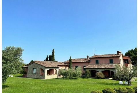 Splendid villa with large garden and private pool near Citerna, in the Umbrian countryside.