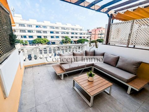 Moderne halfvrijstaande villa, volledig gerenoveerd, met 3 terrassen, balkon en garage op de beste locatie van Playa de Las Americas, dicht bij het strand van El Camisón. Deze moderne en ruime woning is gelegen in Playa de Las Americas, in een rustig...