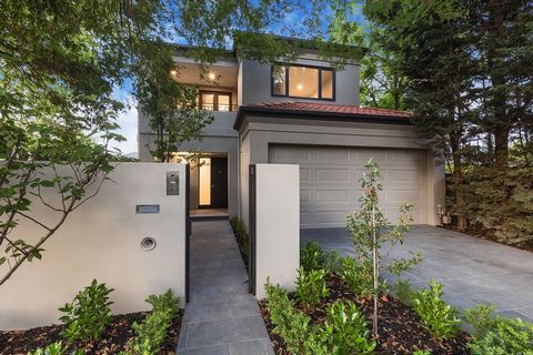 Impressively proportioned, luxuriously appointed, and outstandingly located in a prime cul-de-sac address, this 3 bedroom double-storey residence inspires refined and effortless family living and entertaining incorporating a choice of lushly verdant,...