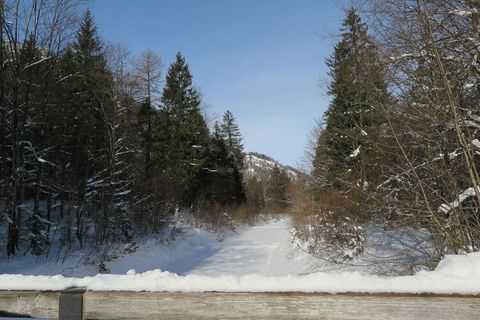 Sie suchen das BESONDERE? Bei uns finden Sie es! ALLEINLAGE in einem Nebental des Prientals mit Panoramablick ins Tal und die Berge. Attraktion ist der WASSERFALL, die Schönheit der Natur, im Herbst die Hirschbrunft, im Winter Langlauf, Skifahren und...