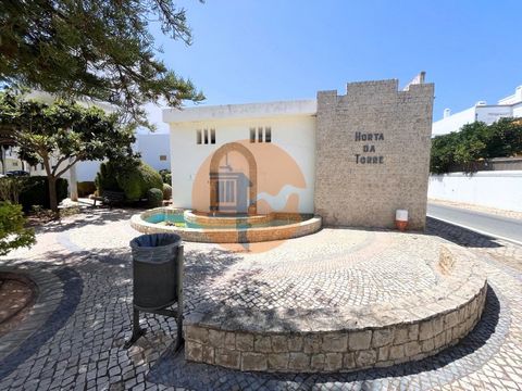 Incantevole T1 nella città di Tavira. Questo appartamento con 1 camera da letto si trova in un quartiere tranquillo della città di Tavira chiamato Horta do Torre, a pochi passi da numerosi negozi, ristoranti, caffè e dal centro storico. L'appartament...