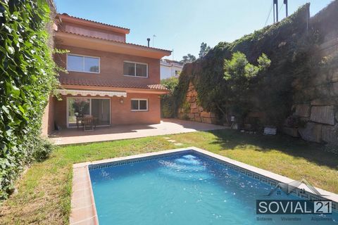 ¿Sueñas con vivir en plena naturaleza, rodeado del Parque Natural de Collserola, sin renunciar a todas las comodidades?~~Descubre esta preciosa casa adosada en La Floresta, una joya de 300 m² sobre una parcela de 410 m² con piscina privada que te inv...