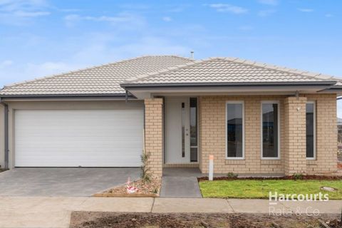 Presenting a superb opportunity to own a brand-new Metricon home, This beautifully constructed property offers an exceptional standard of modern living, featuring: 3 Generously Sized Bedrooms, 2 Stylish Contemporary Bathrooms, Double Lock-Up Garage, ...