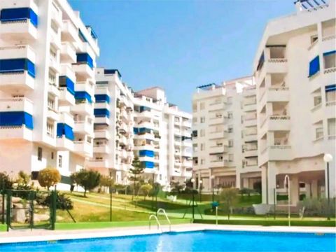 Located in Nueva Andalucía. For Sale in Nueva Andalucia, Marbella - La Campana Discover this beautiful 4 bedroom, 2 bathroom apartment in the renowned Albatros complex. Fully furnished and ready to move in, this spacious apartment offers an ideal dis...