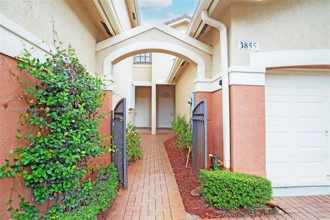 Are you looking for location, Location. Beautiful townhome, 2beds, 2.5 baths in Courtyard at the Grove, Weston. this one won't last! Walking distance to the schools, library, highways , shops and the Weston Town center...... Fresh painted, complete c...