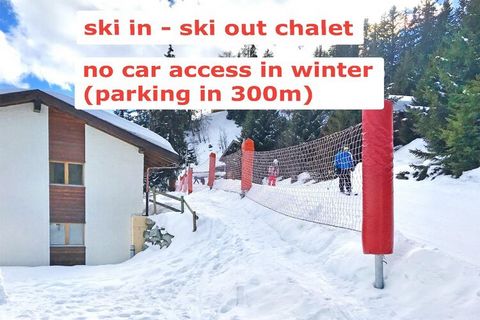 Ce chalet familial bien équipé offre une atmosphère chaleureuse avec un poêle à bois, une grande télévision connectée à écran plat et une connexion Wi-Fi gratuite. Au rez-de-chaussée, vous trouverez un coin repas avec une grande table pour 6 personne...