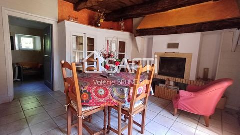 Between Castres and Réalmont, 1 hour from Toulouse, I present to you this charming village house of 115m2 of living space on 3 floors. It consists on the ground floor of a kitchen, a living room with insert fireplace, the bathroom. The first floor is...