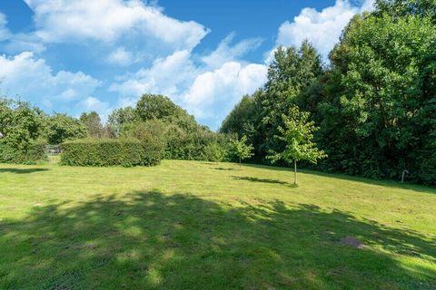 Geniet van een vakantie vol luxe dankzij de elegante en smaakvolle inrichting in dit 2-slaapkamer vakantiehuis in Limburg. Het vakantiehuis is ideaal voor een gezin of een groep van 4 vrienden. Er is een eigen terras waar u heerlijk kunt vertoeven en...