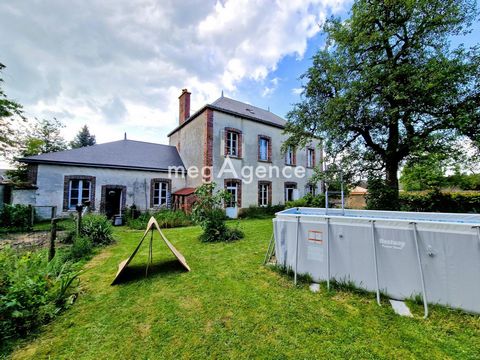 Proche Auneau, À 20 minutes de Rambouillet, je vous propose cette magnifique maison de 220m². Vous bénéficierez de GRANDS VOLUMES et d'une très BELLE LUMINOSITÉ. Une entrée, un séjour avec poêle à bois, une cuisine aménagée, 4 chambres (dont une au r...