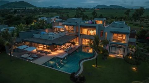 Ontdek de ultieme luxe in deze uitgestrekte villa van 800 m² in de prestigieuze wijk Beau Champ op Mauritius. Deze elegante residentie beschikt over vijf ruime slaapkamers en in totaal acht prachtig ontworpen kamers, waardoor er voldoende ruimte is v...