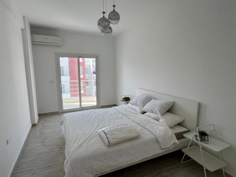 Details zur Wohnung: Größe: 150 qm Schlafzimmer: 3 Badezimmer: 2 Balkone: 3 Boden:  Dritte Ansehen:  Blick auf den zentralen Pool Bezugsfertig: 1 Hauptzimmer, 2 Badezimmer, 1 Esstisch ,3 Balkone , 4 Klimaanlage, Küche, Waschmaschine, Geschirrspüler, ...