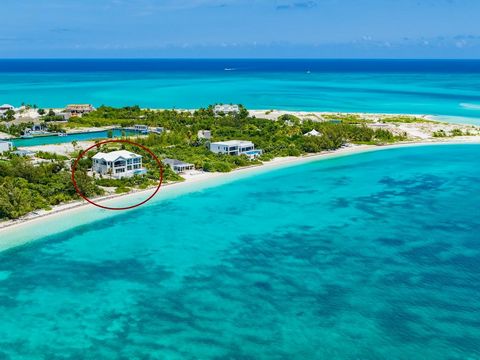 Die Sunrise Villa ist eine atemberaubende zweistöckige Strandresidenz mit 5 Schlafzimmern und 6 1/2 Bädern in Emerald Point, einer der prestigeträchtigsten Wohnanlagen auf den Turks- und Caicosinseln. Dieses prächtige Anwesen bietet fast 9.000 m² lux...