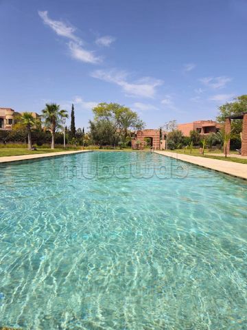 Le Meurice Immobilier vous propose cette villa qui se trouve dans une résidence sécurisée avec piscine commune à la Palmeraie de Marrakech . La villa est d'une superficie habitable de (274m²) et d'une superficie de terrain (268m²) . À l'entrée , vous...