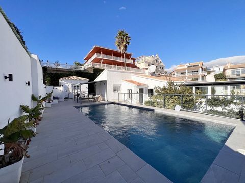 Located in Torreblanca. Spectacular renovated villa very close to the Torreblanca beach with a fully independent two-bedroom apartment and private pool with sea views. The main house has 4 bedrooms (2 of them on the ground floor) and two bathrooms (1...